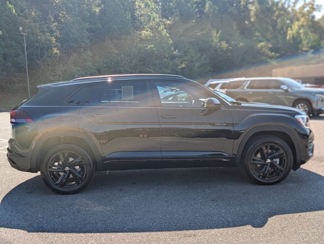 2026 Volkswagen Atlas Cross Sport 2.0T SEL R-Line Black