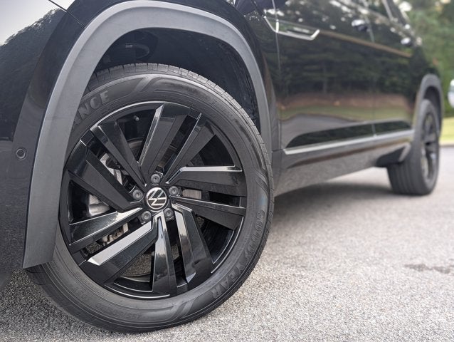 2023 Volkswagen Atlas Cross Sport 3.6L V6 SEL Premium R-Line