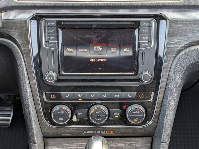 2016 Volkswagen Passat 1.8T SEL