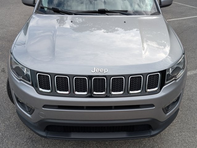 2020 Jeep Compass Latitude w/Sun/Wheel Pkg