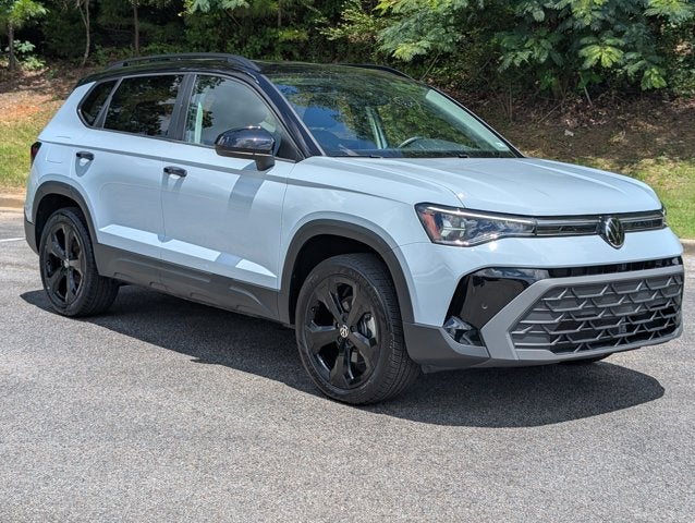 2025 Volkswagen Taos SE Black