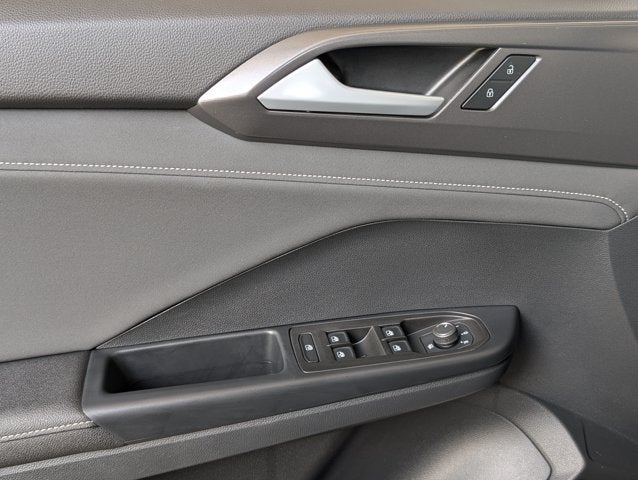2025 Volkswagen Taos SE Black