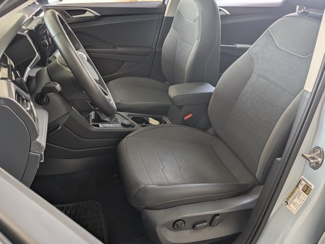 2025 Volkswagen Taos SE Black