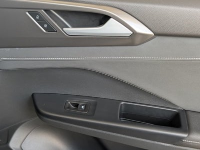 2025 Volkswagen Taos SE Black