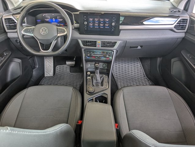 2025 Volkswagen Taos SE Black