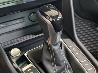 2025 Volkswagen Taos SE Black
