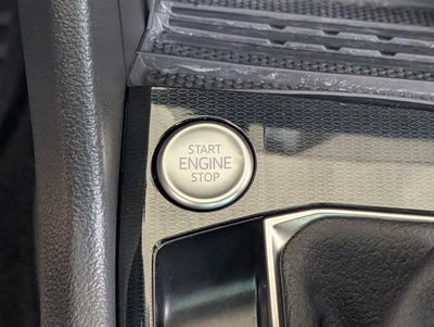 2025 Volkswagen Taos SE Black