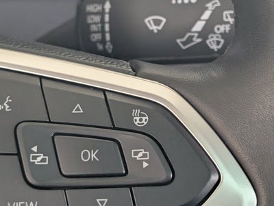 2025 Volkswagen Taos SE Black