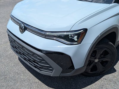 2025 Volkswagen Taos SE Black