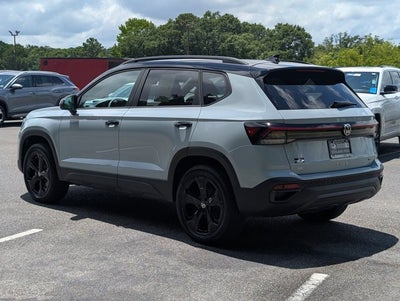 2025 Volkswagen Taos SE Black