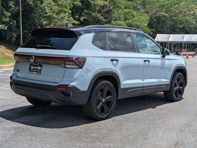 2025 Volkswagen Taos SE Black