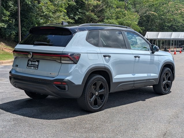 2025 Volkswagen Taos SE Black