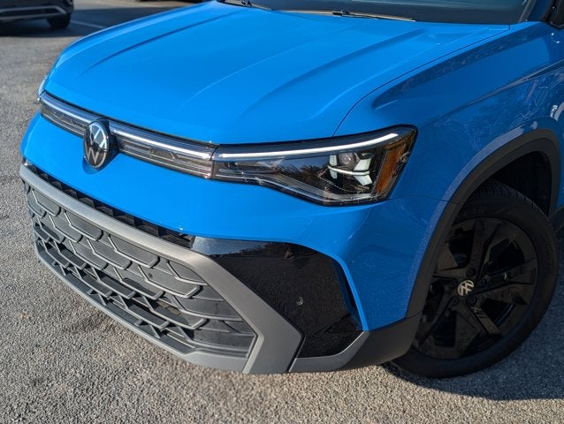 2025 Volkswagen Taos SE Black