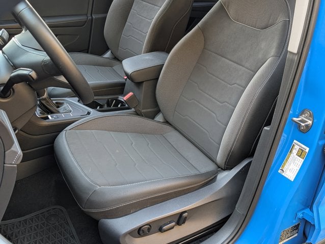 2025 Volkswagen Taos SE Black