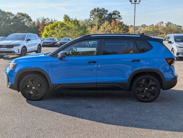 2025 Volkswagen Taos SE Black