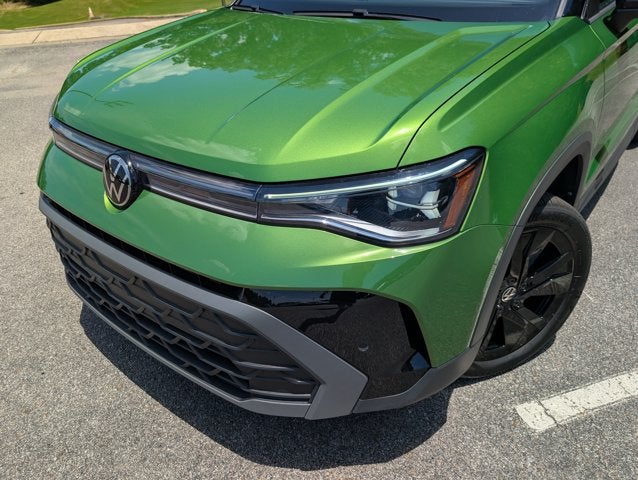 2025 Volkswagen Taos SE Black