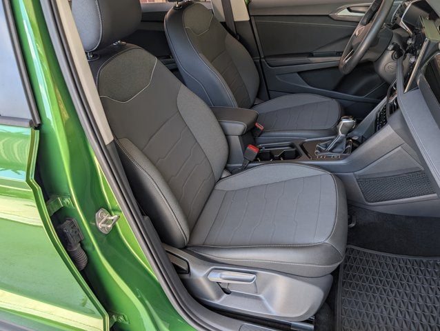 2025 Volkswagen Taos SE Black