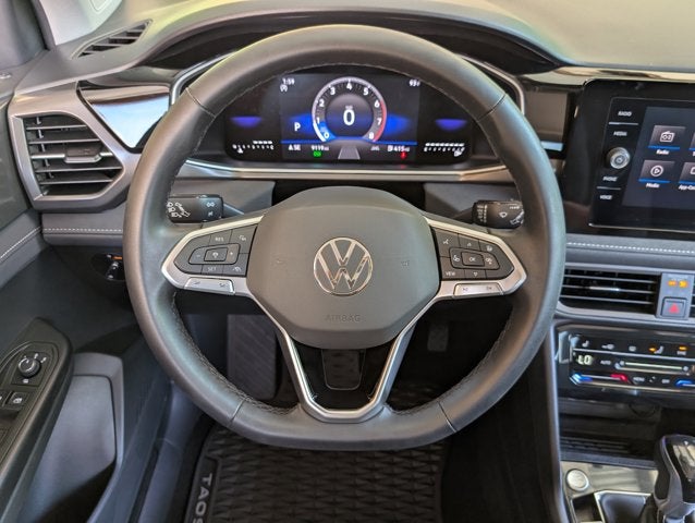 2025 Volkswagen Taos SE Black