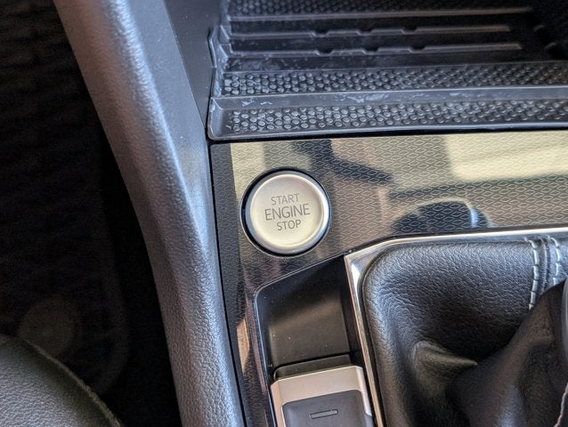 2025 Volkswagen Taos SE Black