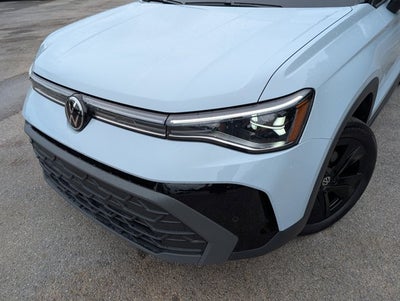 2025 Volkswagen Taos SE Black