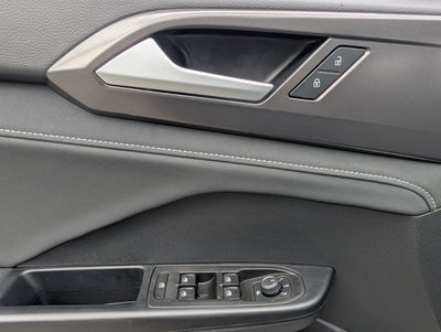 2025 Volkswagen Taos SE Black