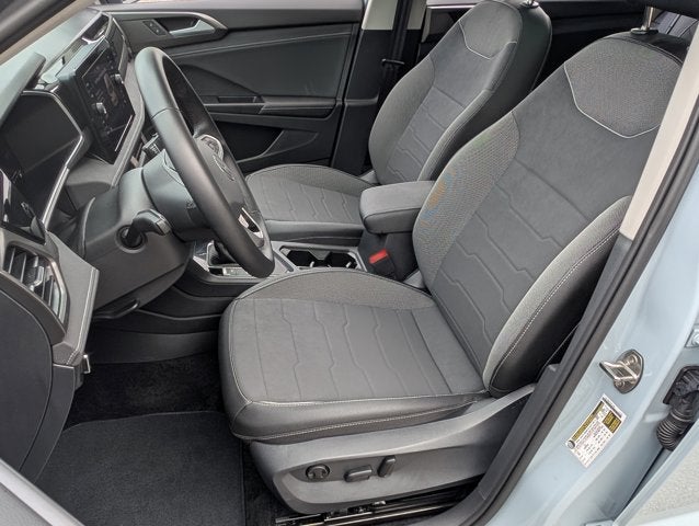 2025 Volkswagen Taos SE Black