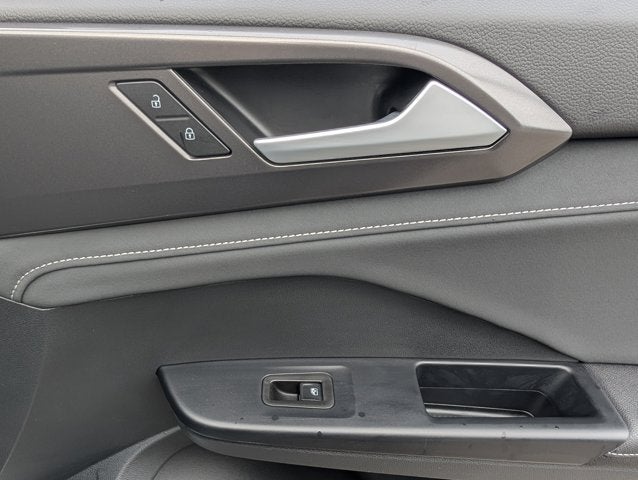 2025 Volkswagen Taos SE Black