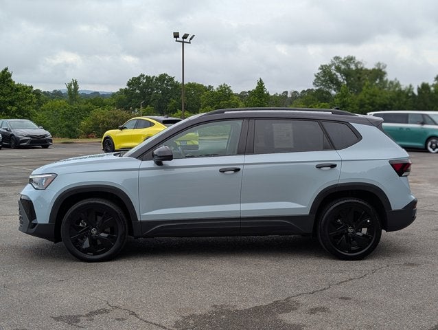 2025 Volkswagen Taos SE Black