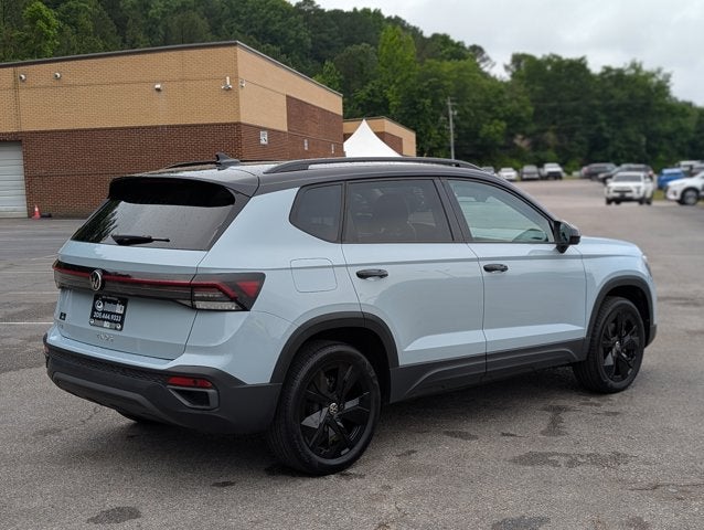 2025 Volkswagen Taos SE Black
