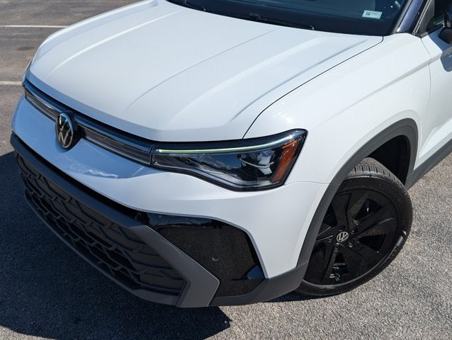 2025 Volkswagen Taos SE Black