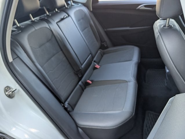 2025 Volkswagen Taos SE Black