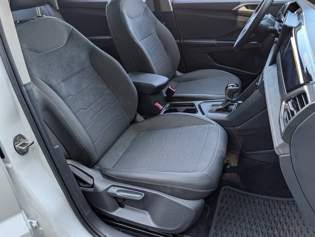 2025 Volkswagen Taos SE Black