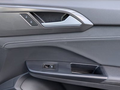 2025 Volkswagen Taos SE Black