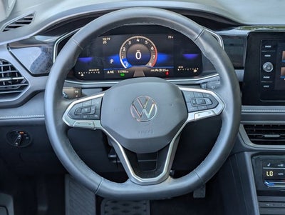 2025 Volkswagen Taos SE Black