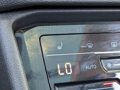 2025 Volkswagen Taos SE Black
