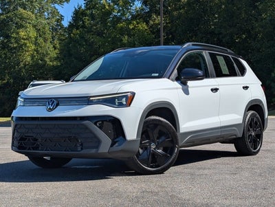 2025 Volkswagen Taos SE Black