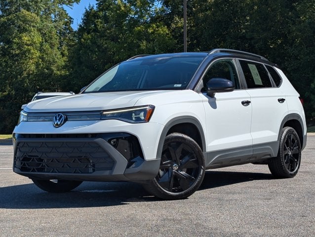 2025 Volkswagen Taos SE Black
