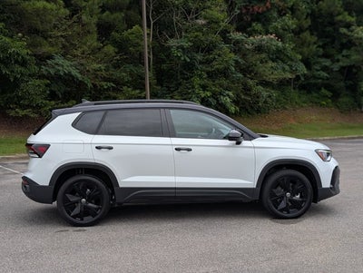 2025 Volkswagen Taos SE Black