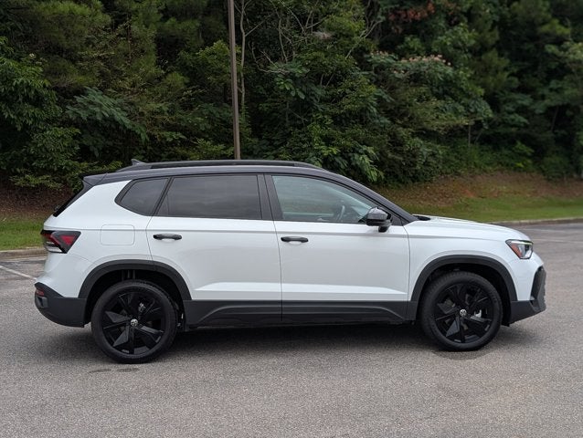 2025 Volkswagen Taos SE Black