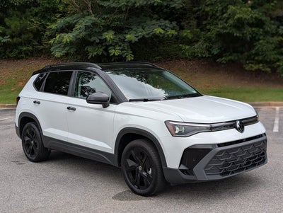 2025 Volkswagen Taos SE Black