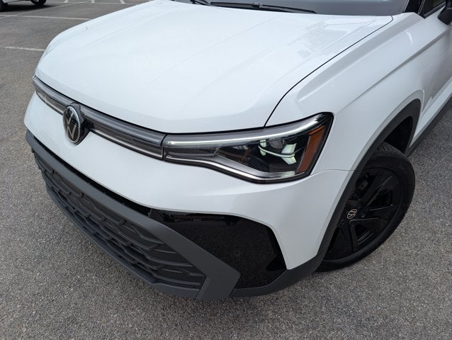 2025 Volkswagen Taos SE Black