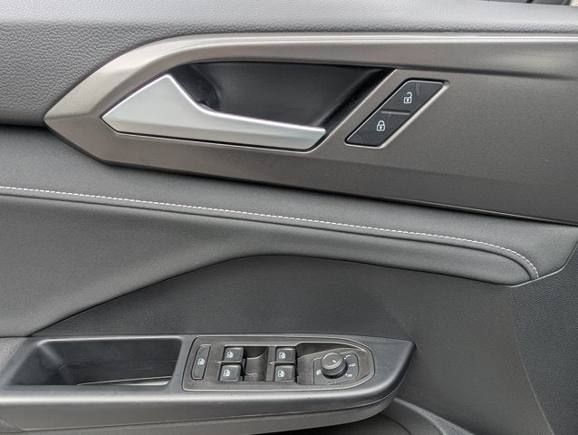 2025 Volkswagen Taos SE Black