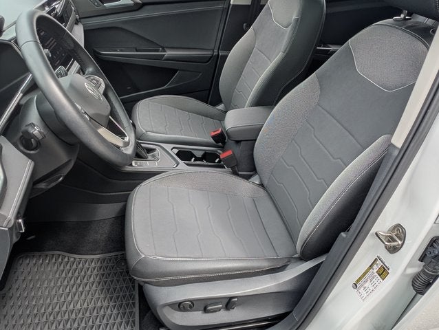 2025 Volkswagen Taos SE Black