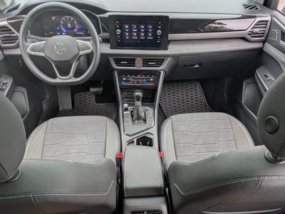 2025 Volkswagen Taos SE Black