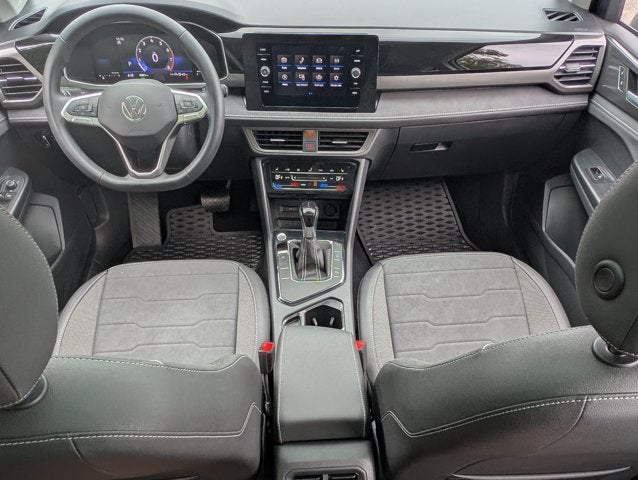 2025 Volkswagen Taos SE Black