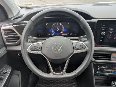 2025 Volkswagen Taos SE Black