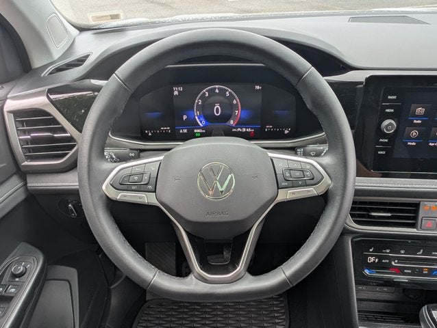 2025 Volkswagen Taos SE Black