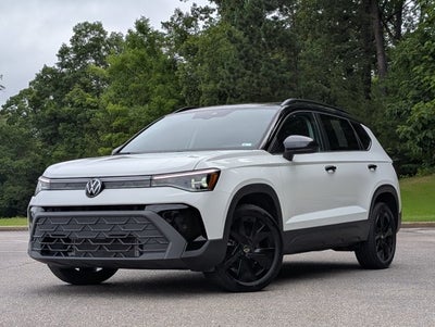 2025 Volkswagen Taos SE Black