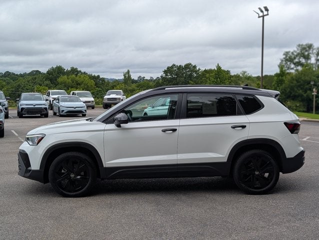2025 Volkswagen Taos SE Black
