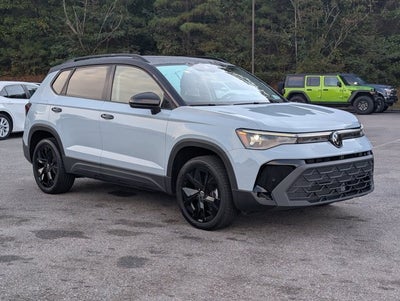 2025 Volkswagen Taos SE Black